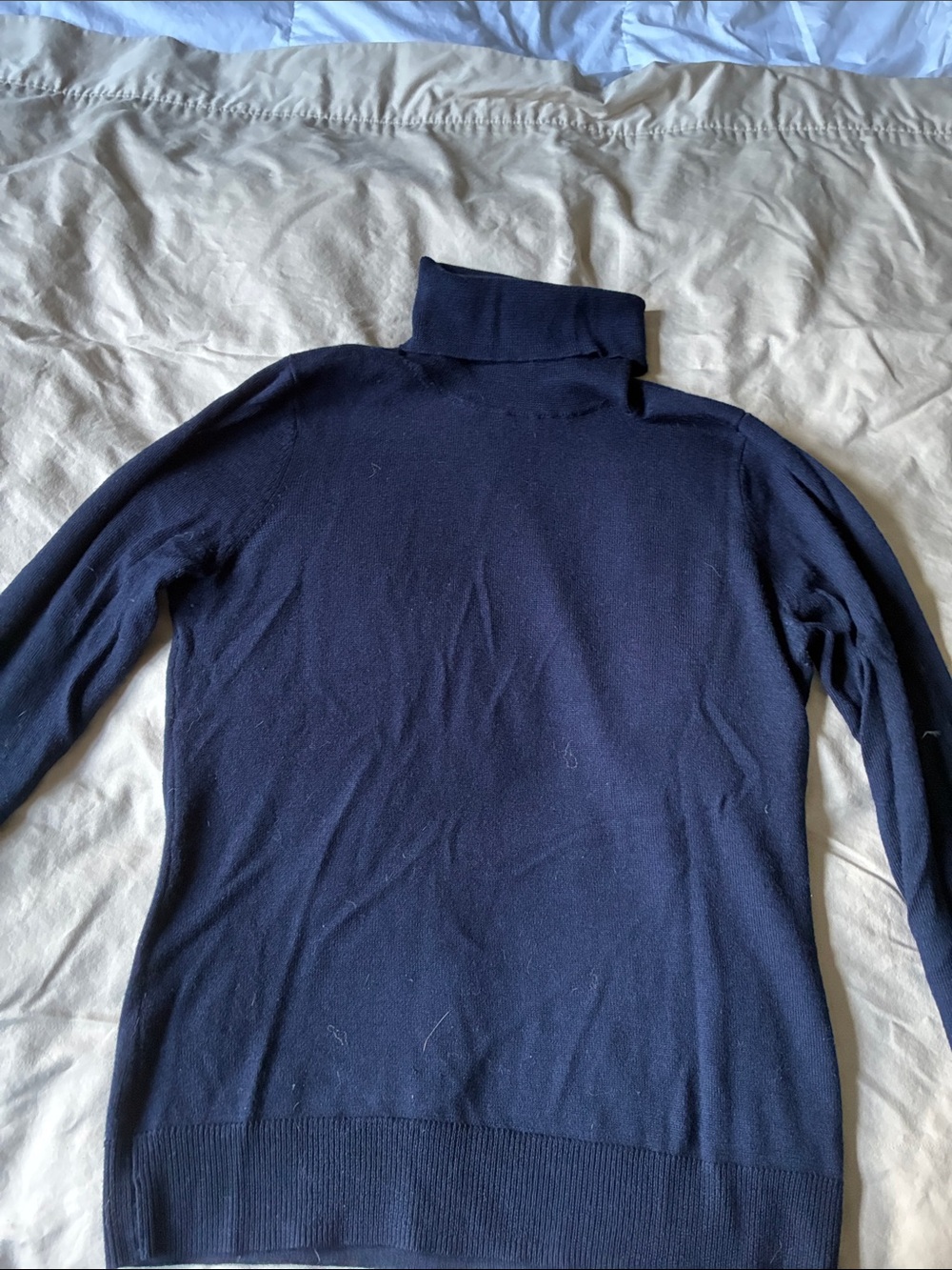Tahari Deep navy blue merino wool turtleneck sweater